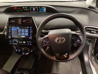 TOYOTA PRIUS PHV 2021 Image 6