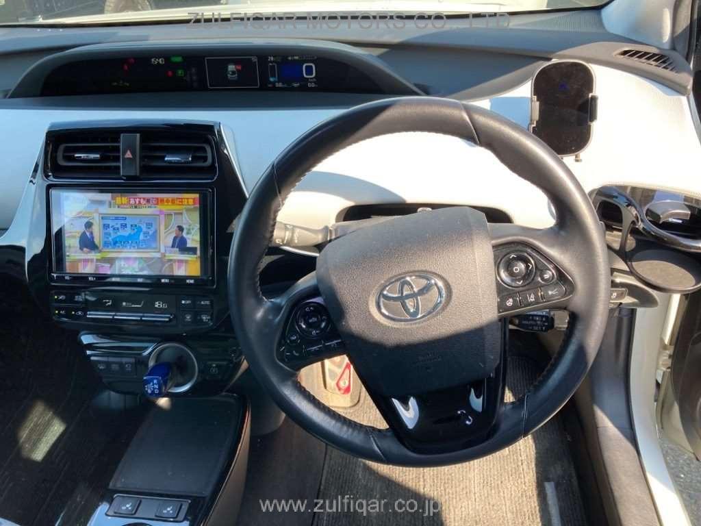 TOYOTA PRIUS PHV 2019 Image 6