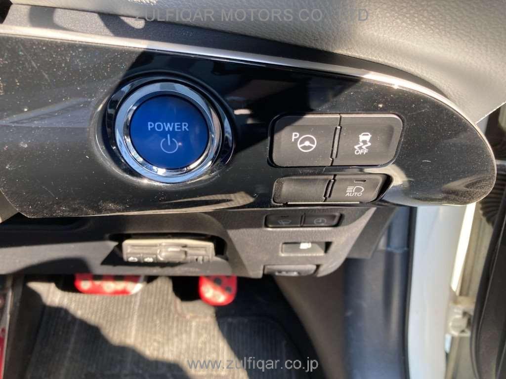 TOYOTA PRIUS PHV 2019 Image 9