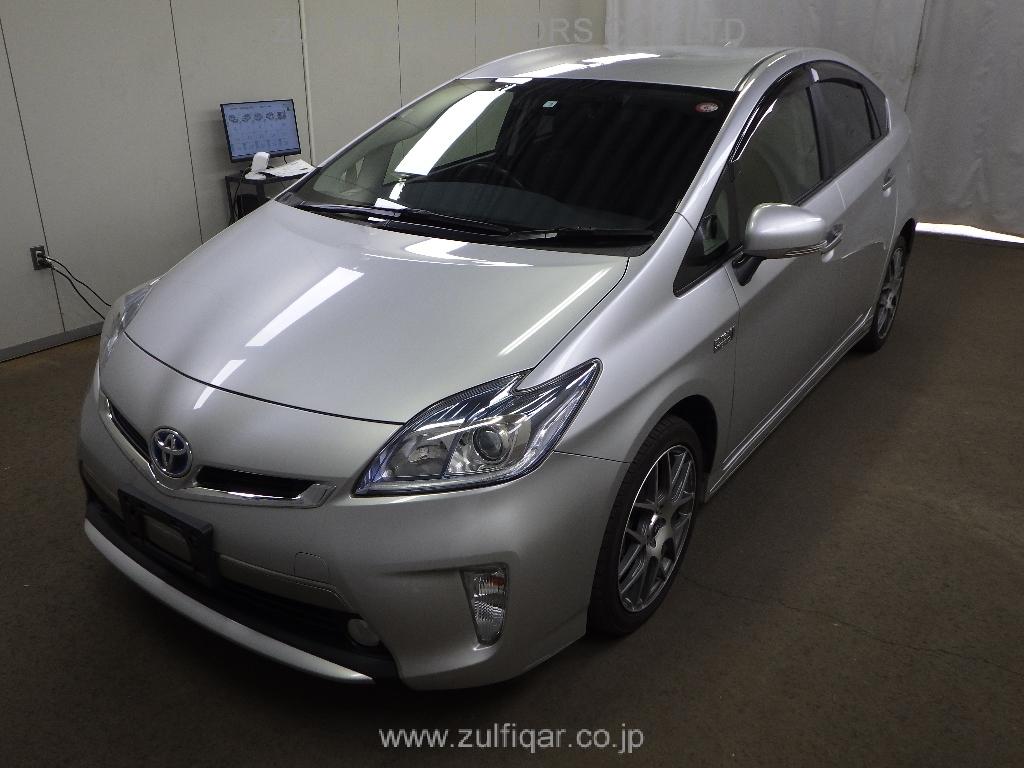 TOYOTA PRIUS 2014 Image 4