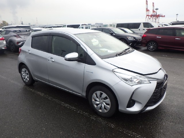 TOYOTA VITZ 2019 Image 20