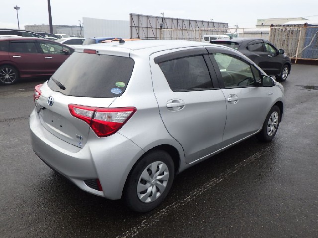 TOYOTA VITZ 2019 Image 29