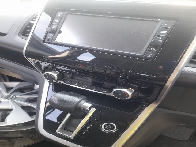 NISSAN SERENA 2018 Image 24