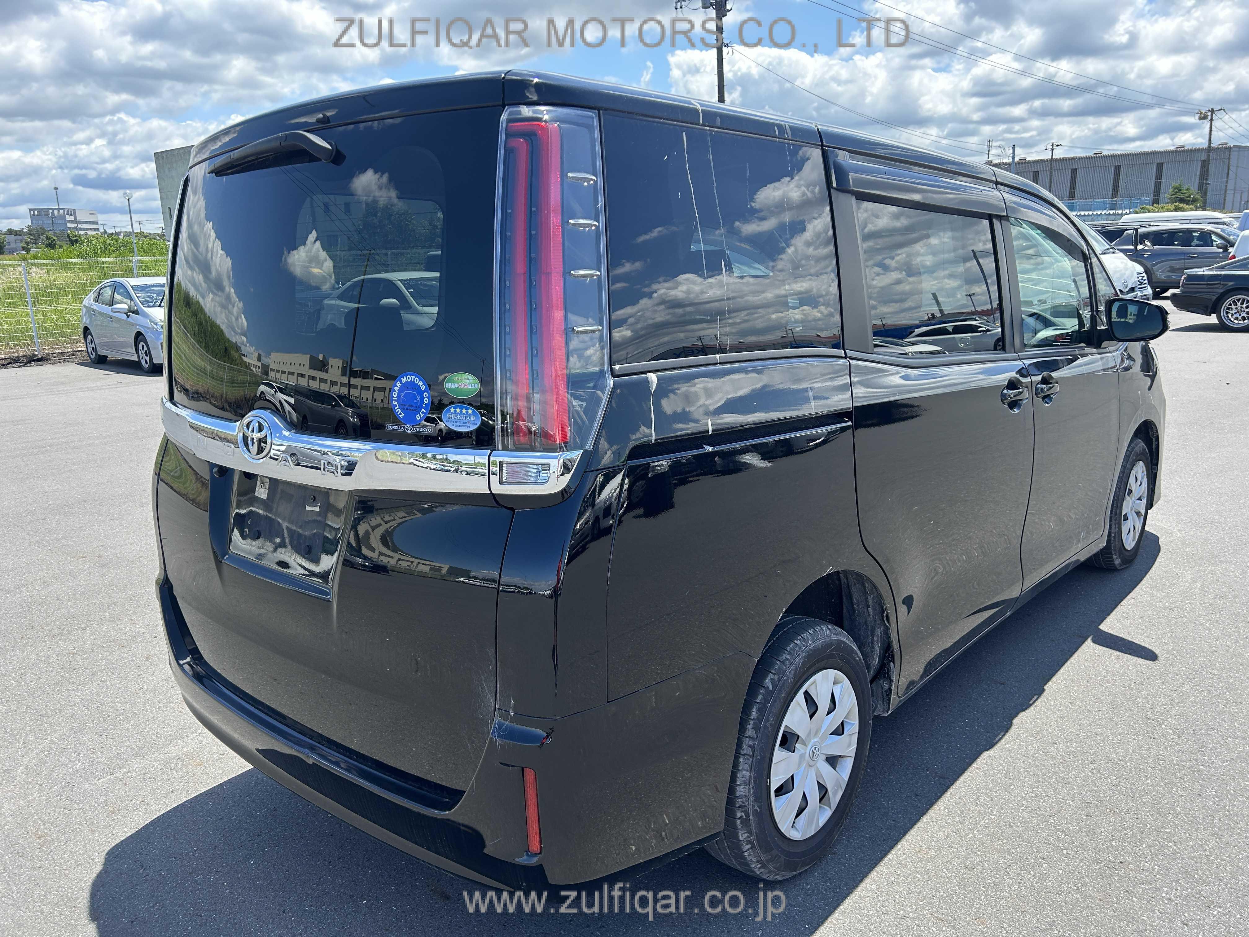 TOYOTA NOAH 2018 Image 12