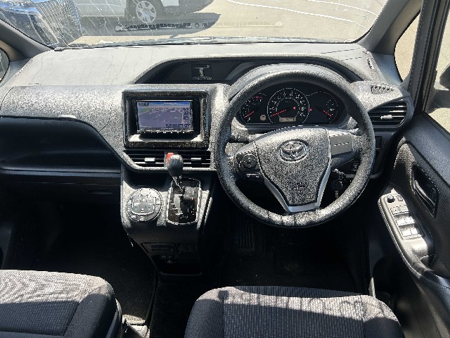 TOYOTA NOAH 2018 Image 20