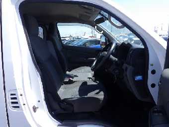 NISSAN NV350 CARAVAN 2019 Image 6