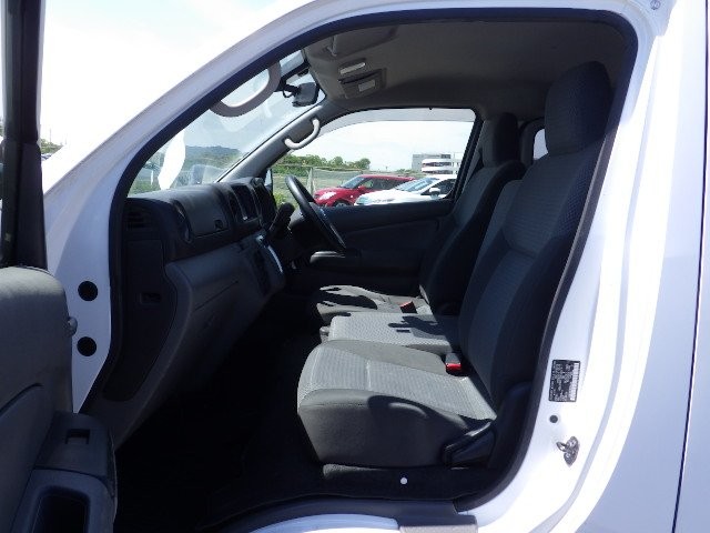 NISSAN NV350 CARAVAN 2019 Image 25