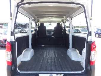 NISSAN NV350 CARAVAN 2019 Image 9