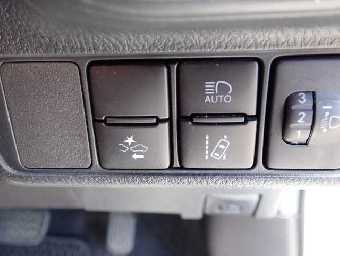 TOYOTA COROLLA FIELDER 2019 Image 8