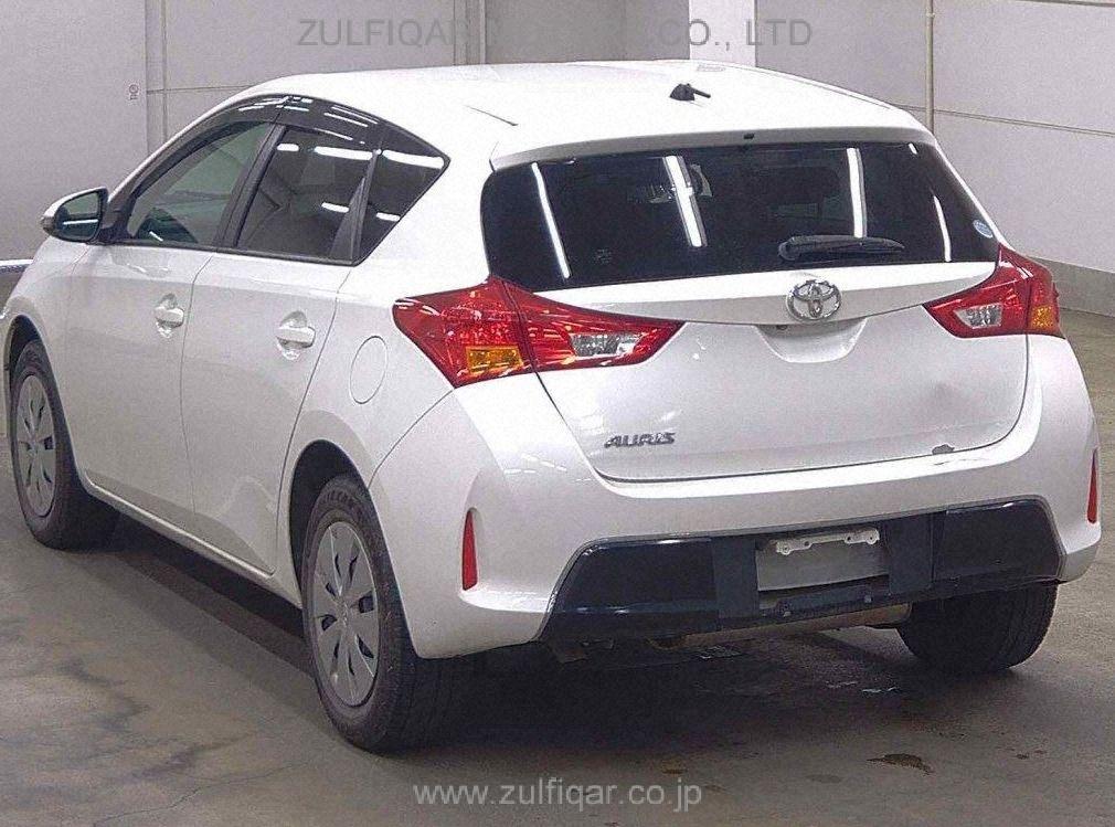 TOYOTA AURIS 2012 Image 2