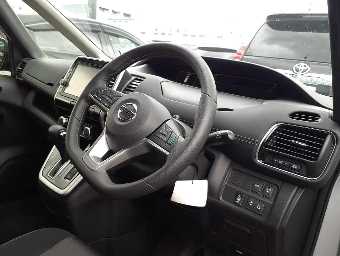 NISSAN SERENA 2017 Image 7