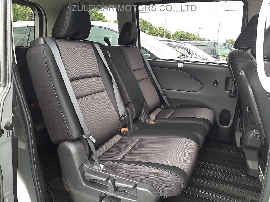 NISSAN SERENA 2017 Image 9