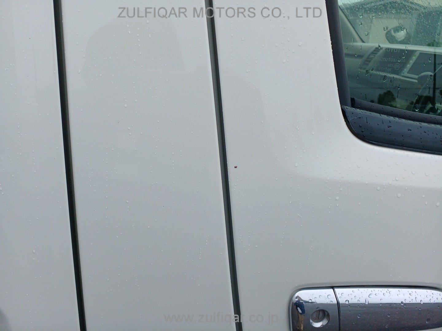 TOYOTA HIACE 2012 Image 8