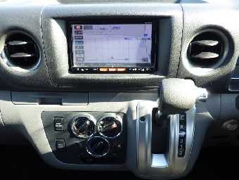 NISSAN NV350 CARAVAN 2017 Image 9