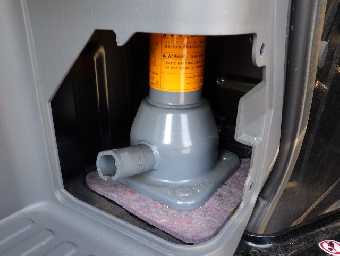 NISSAN NV350 CARAVAN 2017 Image 15