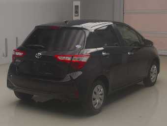 TOYOTA VITZ 2018 Image 2