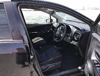 TOYOTA VITZ 2018 Image 15