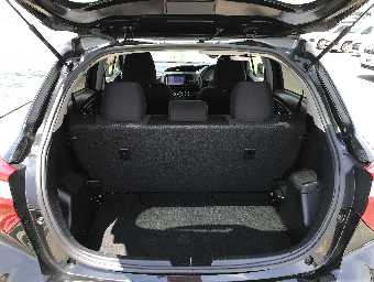 TOYOTA VITZ 2018 Image 17