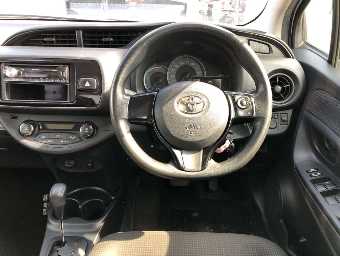 TOYOTA VITZ 2019 Image 6