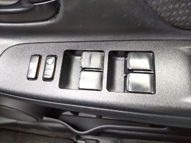 TOYOTA VITZ 2019 Image 19