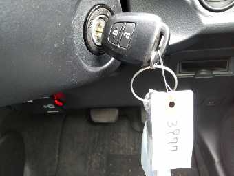 TOYOTA VITZ 2019 Image 14