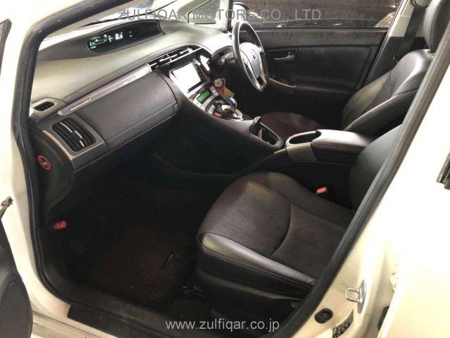 TOYOTA PRIUS PHV 2014 Image 9