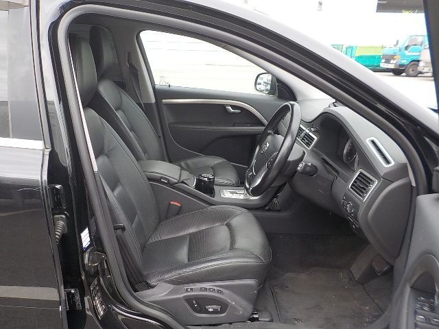 VOLVO V70 2011 Image 19