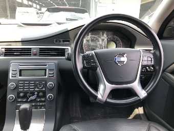 VOLVO V70 2011 Image 6