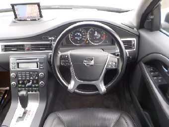 VOLVO V70 2011 Image 8