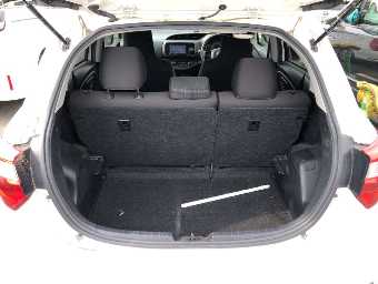 TOYOTA VITZ 2019 Image 7