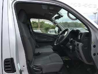 NISSAN NV350 CARAVAN 2017 Image 6