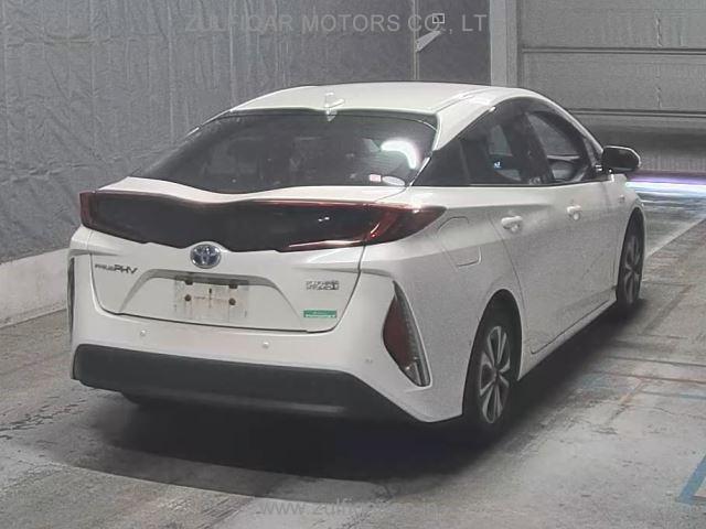 TOYOTA PRIUS PHV 2019 Image 2