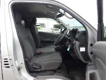 NISSAN NV350 CARAVAN 2019 Image 16