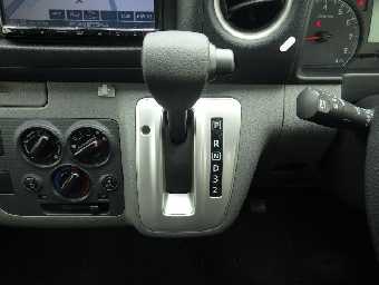 NISSAN NV350 CARAVAN 2019 Image 22