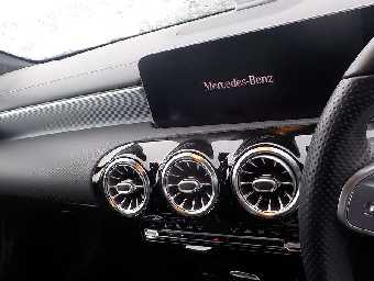 MERCEDES BENZ A CLASS 2020 Image 11