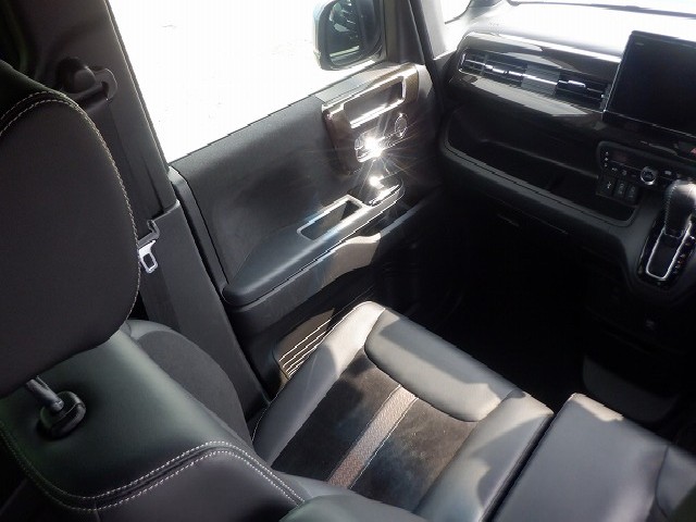 HONDA N-BOX CUSTOM 2020 Image 35