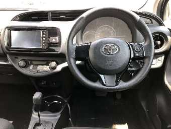 TOYOTA VITZ 2019 Image 6