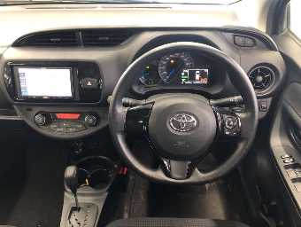 TOYOTA VITZ 2019 Image 6
