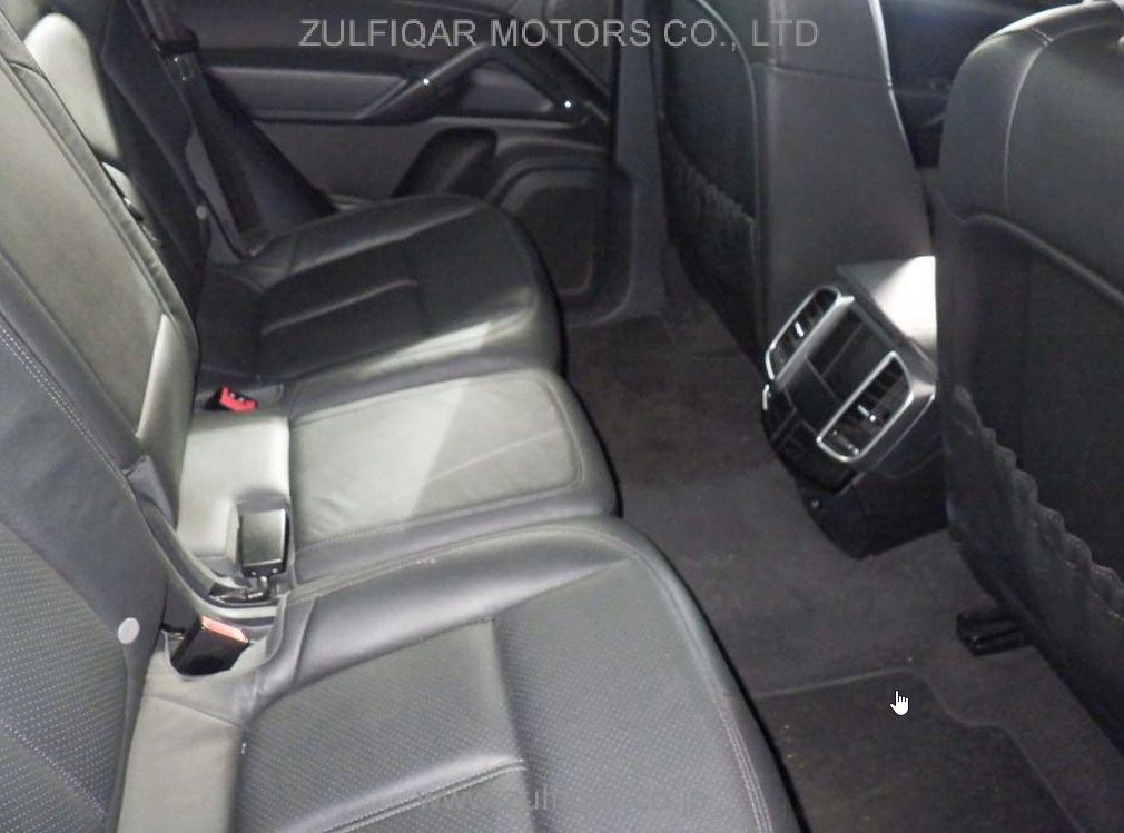 PORSCHE CAYENNE 2011 Image 6