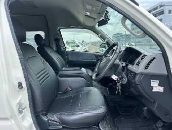 TOYOTA HIACE BUS 2013 Image 8
