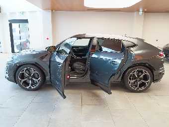 LAMBORGHINI URUS 2019 Image 11