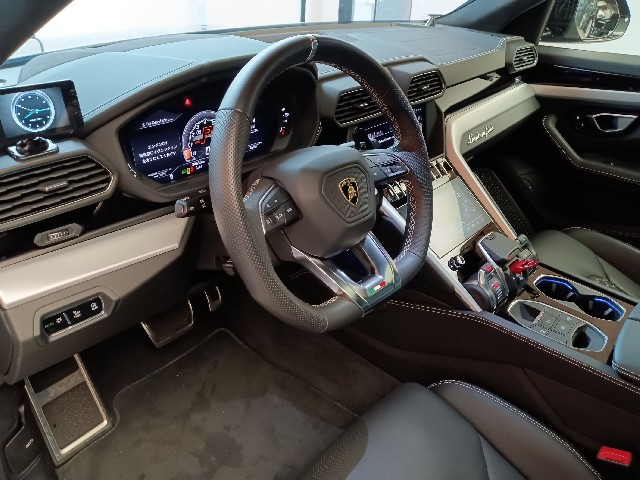 LAMBORGHINI URUS 2019 Image 23