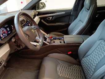 LAMBORGHINI URUS 2019 Image 18