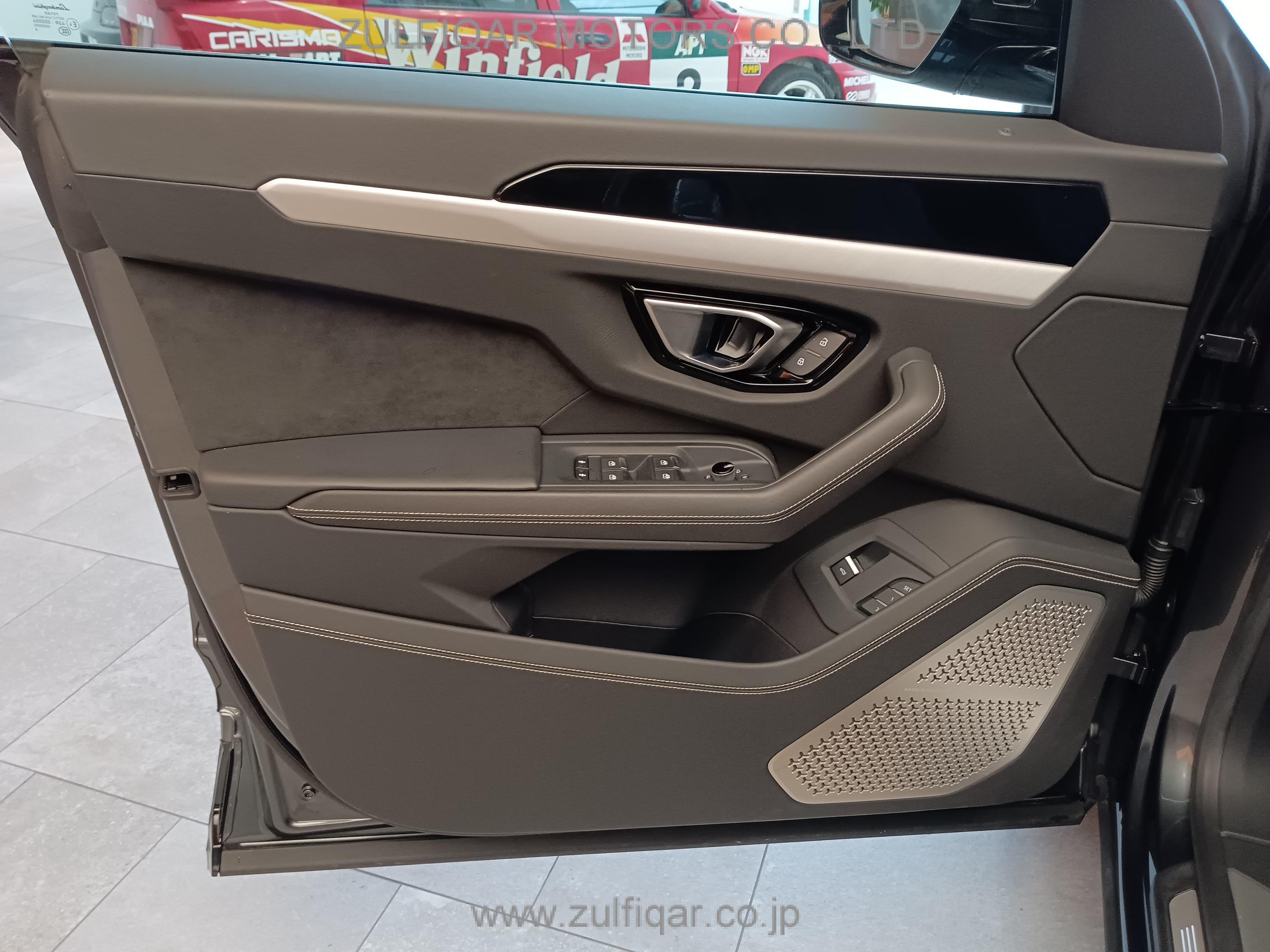 LAMBORGHINI URUS 2019 Image 26