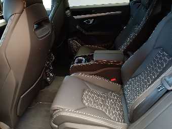 LAMBORGHINI URUS 2019 Image 21