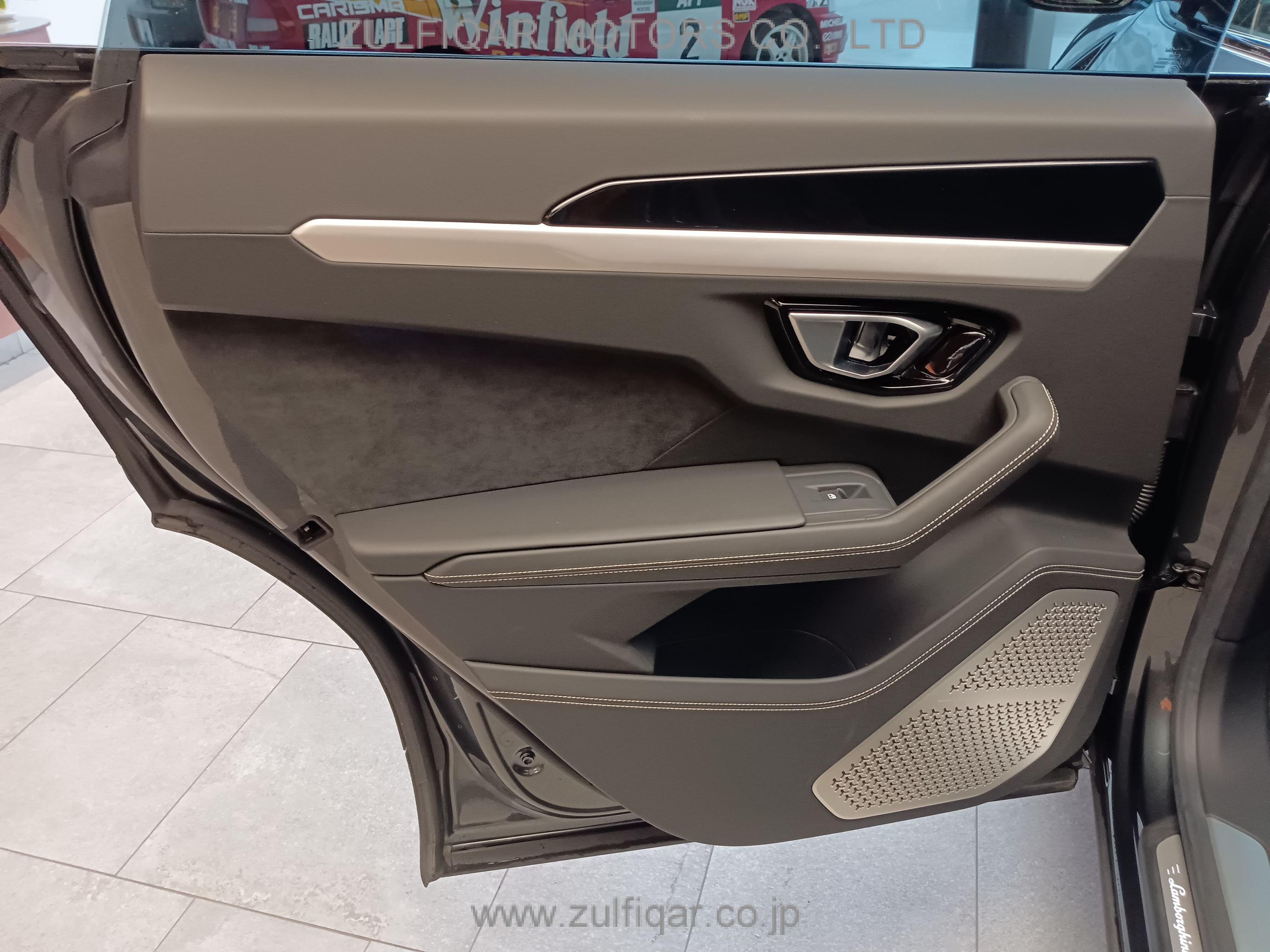 LAMBORGHINI URUS 2019 Image 29