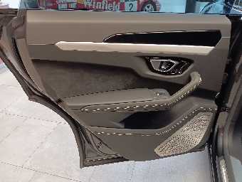 LAMBORGHINI URUS 2019 Image 23