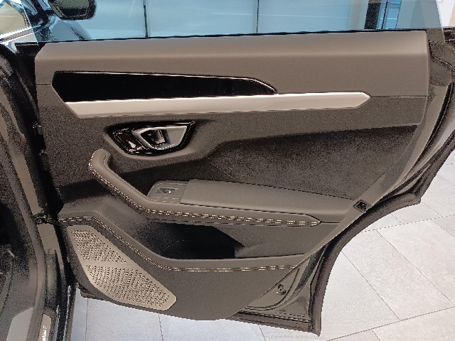LAMBORGHINI URUS 2019 Image 35