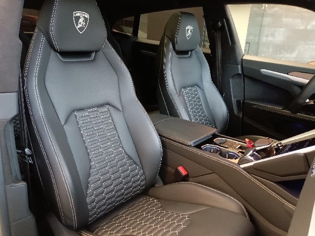 LAMBORGHINI URUS 2019 Image 38
