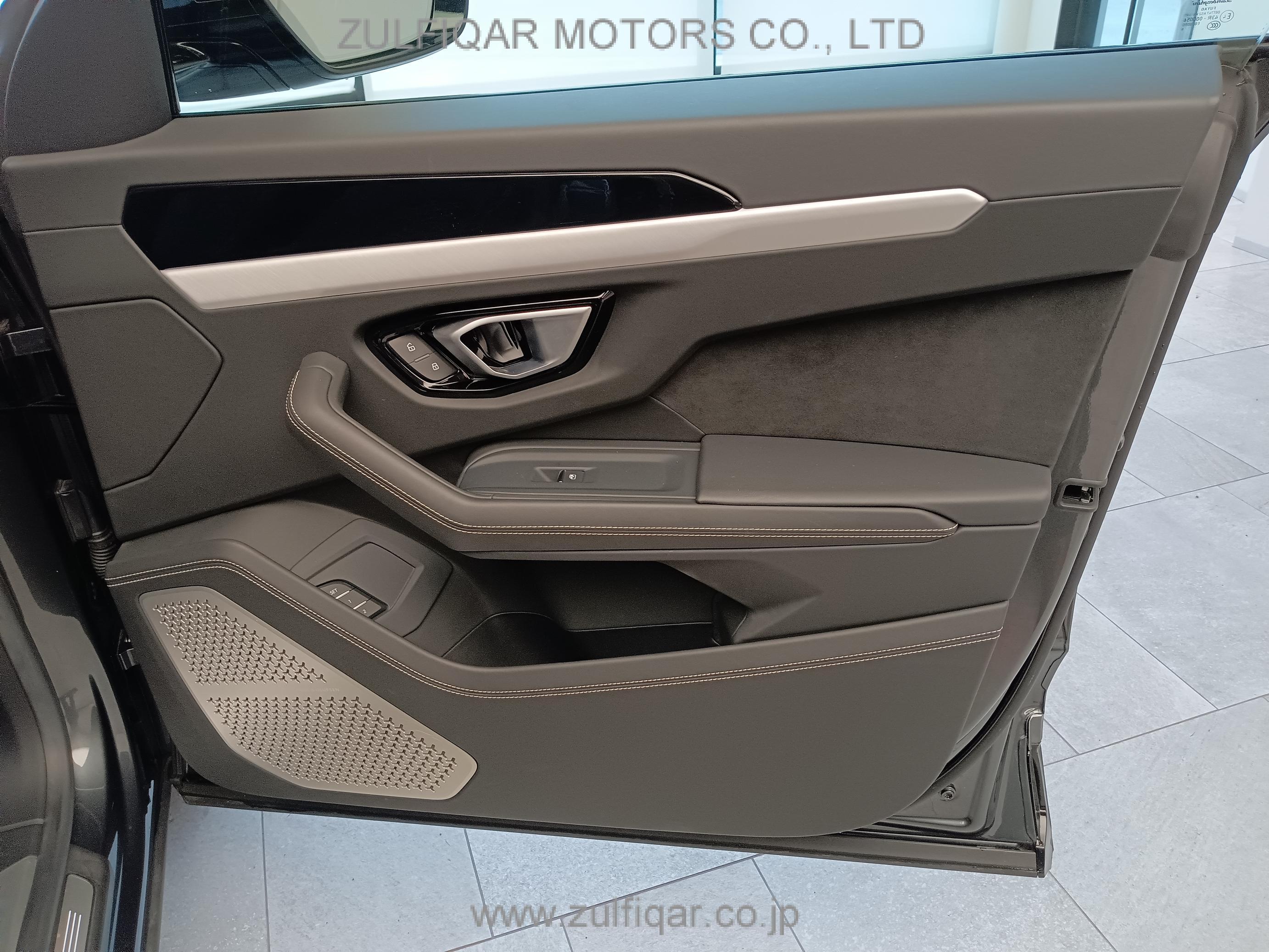 LAMBORGHINI URUS 2019 Image 39